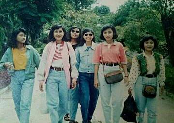 Inspirasi Fashion Era 90an Wanita yang Ikonik dan Stylish